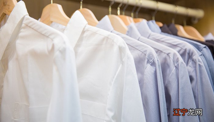 穿敬酒服穿什么颜色鞋_梦见自己穿红色新娘服_梦见别人穿戏服