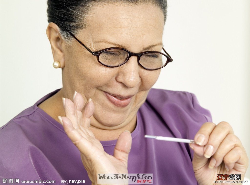 组图 风水堂：女人梦见死去奶奶说话