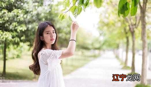 组图 风水堂：女人梦见死去奶奶说话