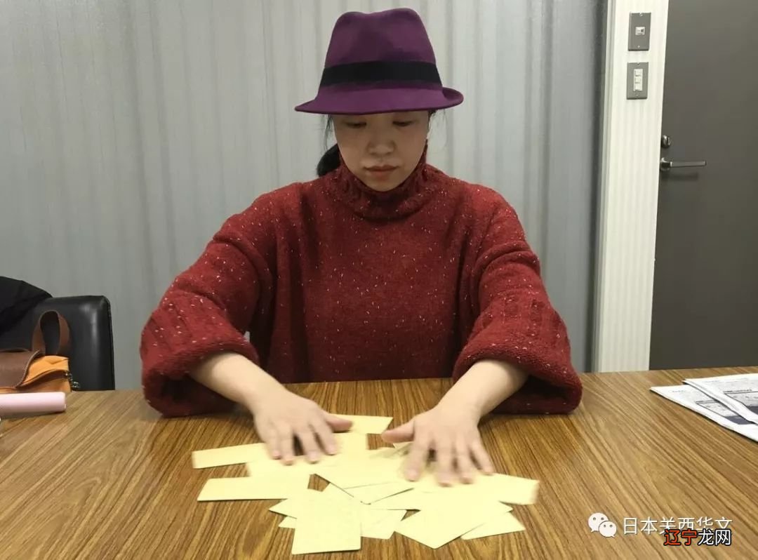 组图 美女占卜师芮尔,玩塔罗牌高手中的高手