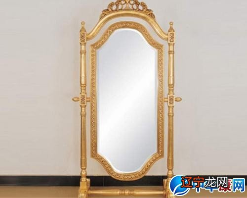 由爱星家风水堂:梦见化妆是什么意思?