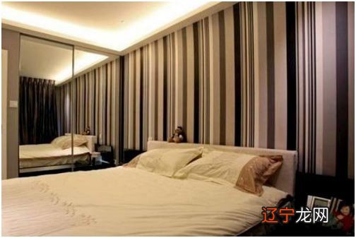 卧室睡床或床头不宜对正大门或卧室门口