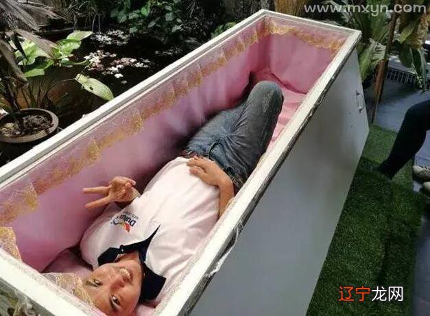 梦见到屎沾身是什么意思梦见流鼻血身上沾到屎有什么预兆