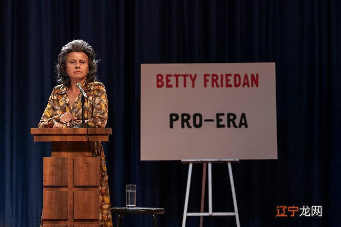 Papi酱“冠姓权”争议：“随父姓”是男女不平等的表现吗？