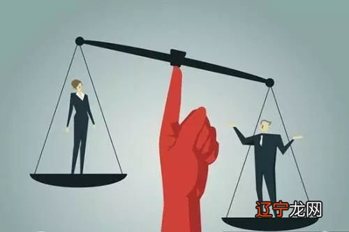 Papi酱“冠姓权”争议：“随父姓”是男女不平等的表现吗？