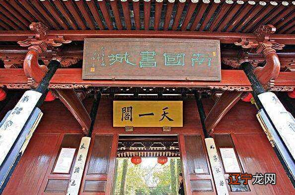 文化大师余秋雨，连书法都值50万堪称泰斗级？王朔：假文人不入流