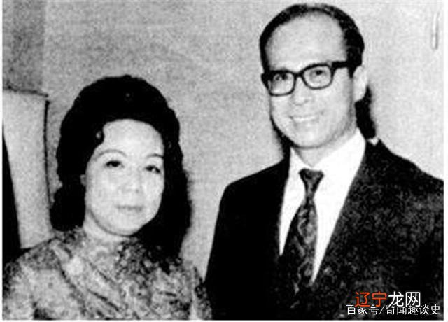 李嘉诚与蔡伯励蔡伯励在香港的风水界非常有名,李嘉诚就给出200万