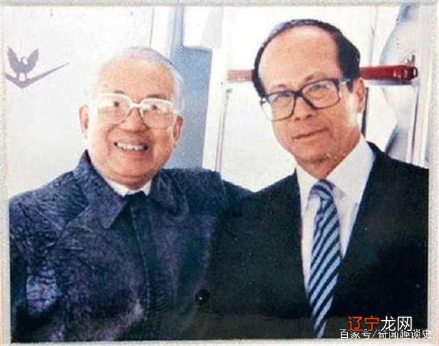李嘉诚与蔡伯励蔡伯励在香港的风水界非常有名，李嘉诚就给出200万
