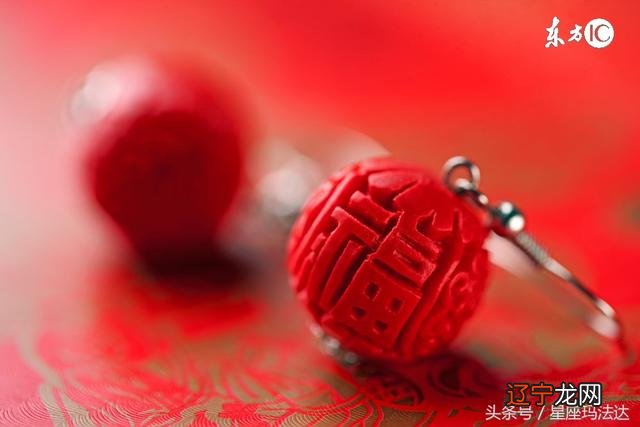 2012年生肖鸡进入龙年是个吉祥年,事业发展顺利