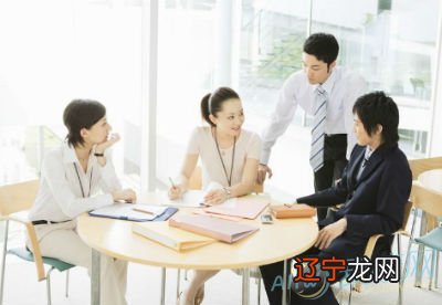 风水堂:梦见以前的同事又在一起上班