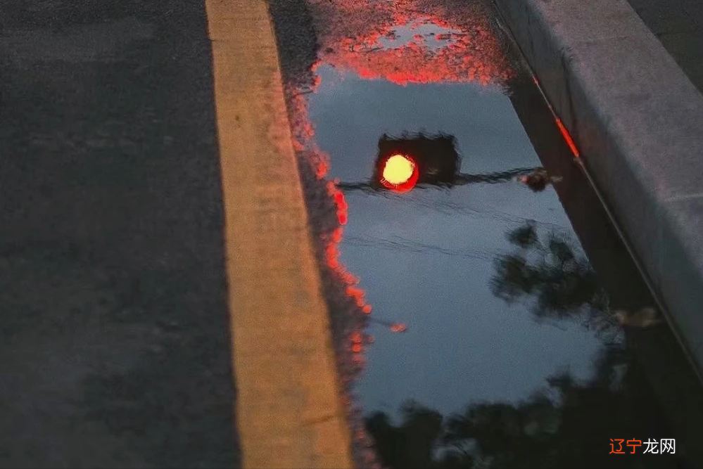 永远占据主动，这类人往往特别会撩，但却很少走心