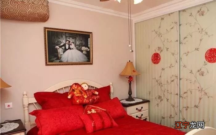 结婚照为何不能挂床头夫妻恩爱的小家庭怎么能少了卿卿我我