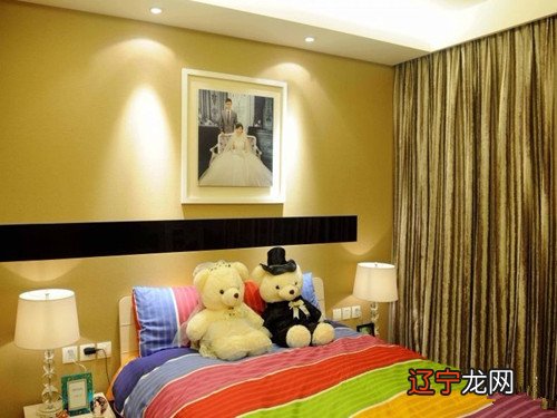 结婚照为何不能挂床头夫妻恩爱的小家庭怎么能少了卿卿我我