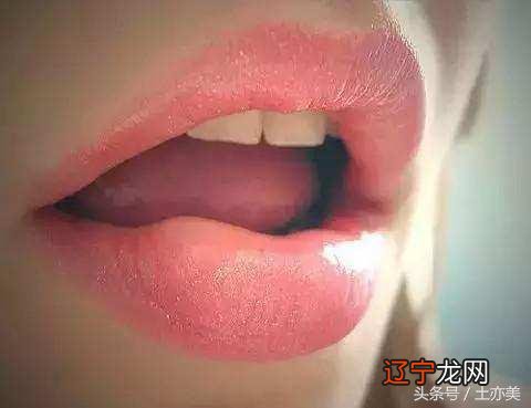 上下嘴唇一样厚的女人喜欢哪种类型的人?