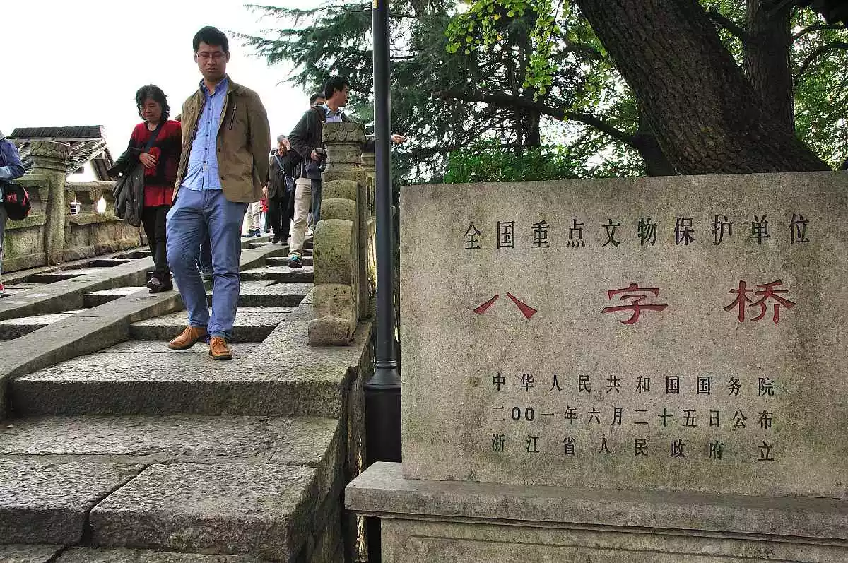 一下周易免费算命八字合婚和生辰八字算命另一半的夫妻才能相伴