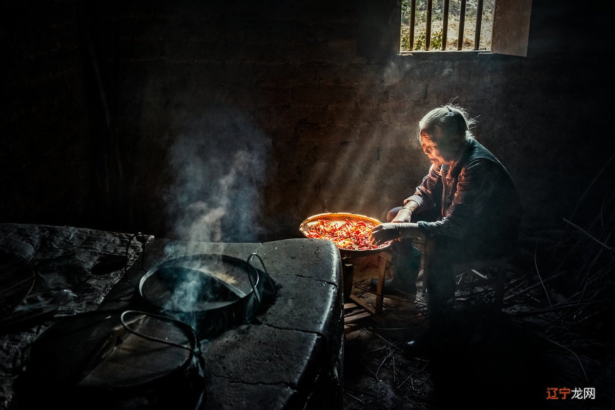 上 母亲葬礼要从简，我为面子大肆操办，时意外出现了