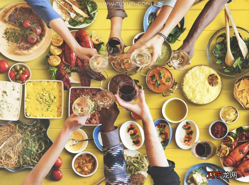 梦见和同一起就聚餐_梦见集体聚餐_梦见同事聚餐