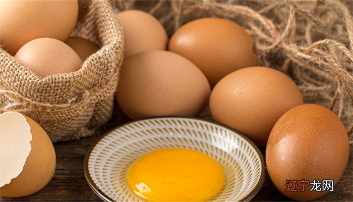 易安居算命网：梦见捡鸡蛋的预示着什么呢？