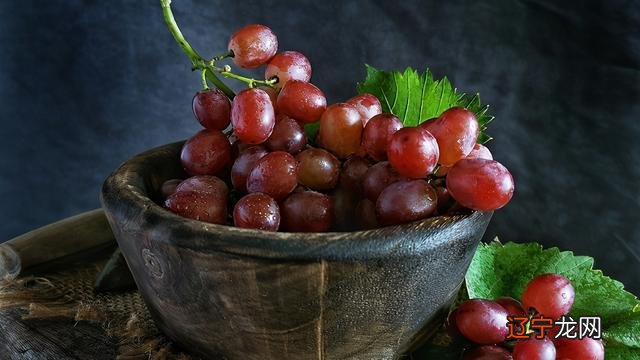 图 1.梦见自己摘葡萄吃,是什么意思?