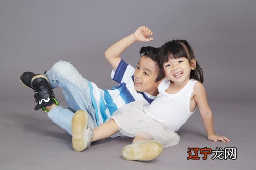 聂铠骏字念作kǎi,铠字五行属金