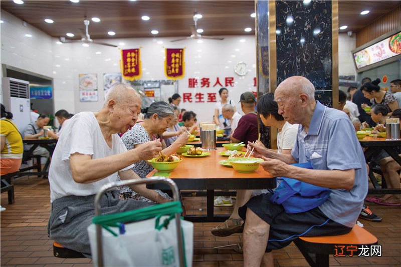 梦见吃榨菜 “过早”之都武汉人何以投入巨大的热情?