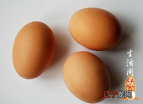 女人梦见好多鸡下蛋，有大有小的是什么预兆？！