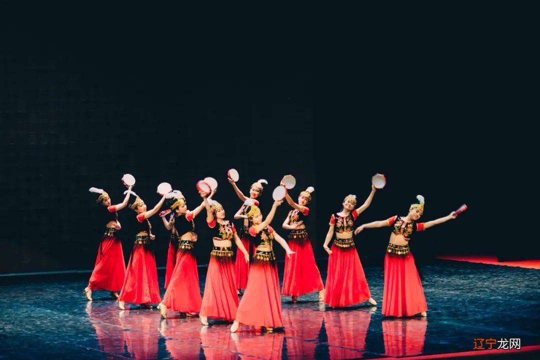 组图 湖南花瑶民俗舞蹈审美价值探析所展开研究