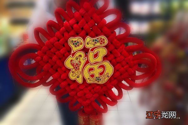 1踩岁活动2守岁3贴春联4扫尘5守岁拜年