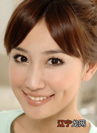 面相嘴唇下面的窝很深_相学面相全解酒窝_下嘴唇下面有个深窝面相