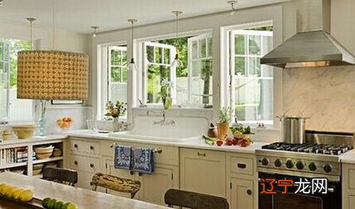 厨房越大越好吗风水学_客厅餐厅厨房风水禁忌_风水别墅厨房布局