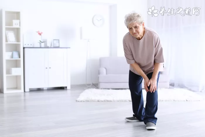 从坟墓中可以看你家情况，坟墓上长有带刺的树