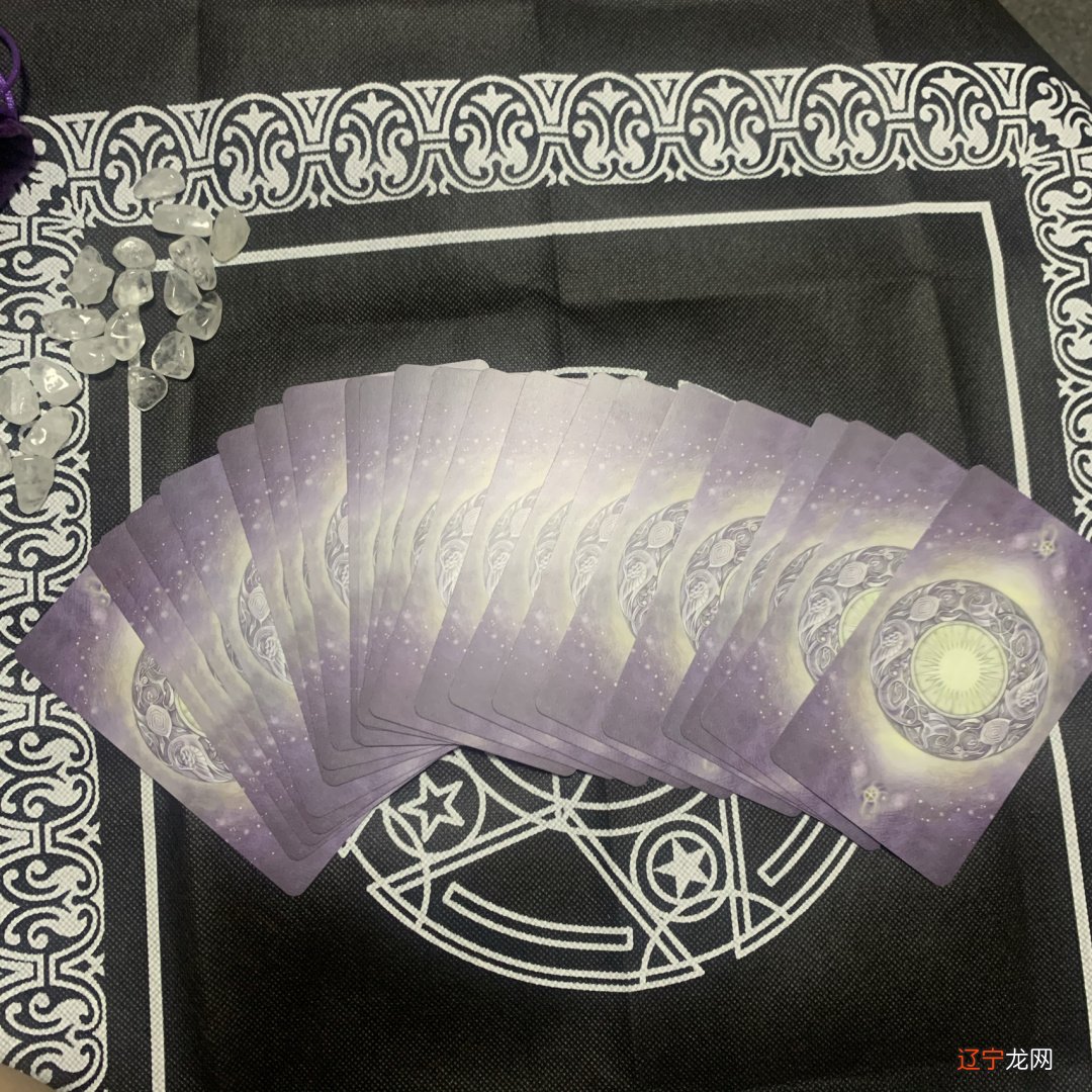 “心理学+塔罗牌”火热出炉的配方声称能够“疗愈你,不再有苦恼”