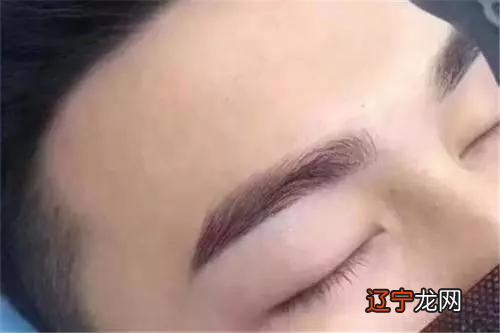 杭州一女子纹风水眉纹成两把大刀，你知道什么样的眉毛吗？