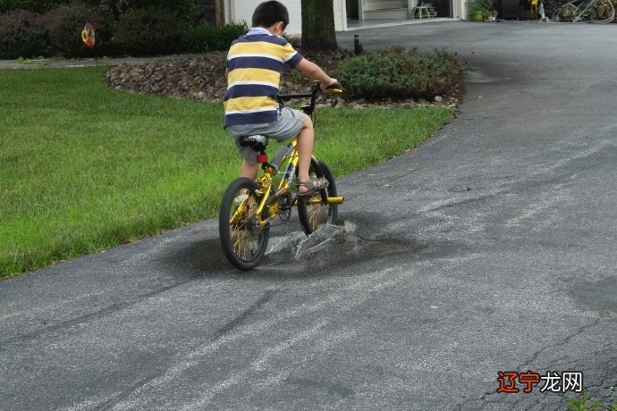 梦见骑车掉到水里边的含义,你知道吗?