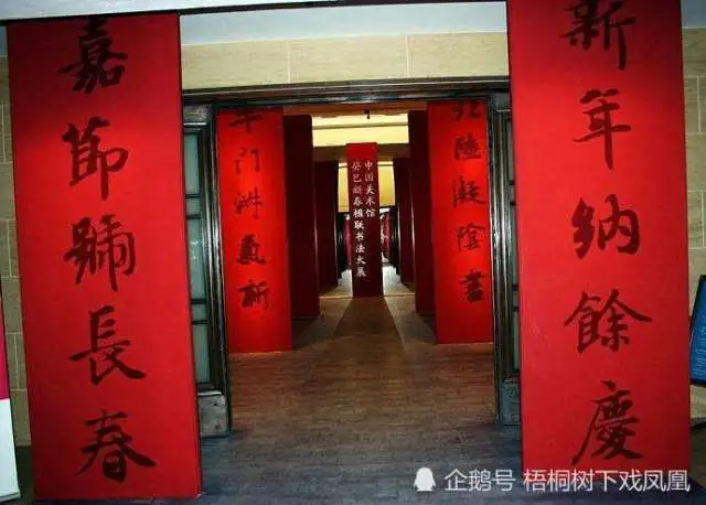 春联的由来300字_贴春联这一民俗活动的由来_春联的由来简短50字