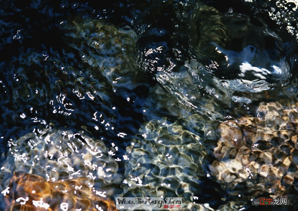 慈世堂：梦见水流连绵不断预示着你将遇到爱情