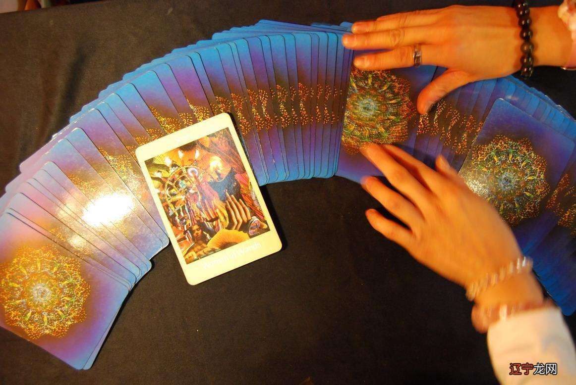 免费塔罗牌占卜近期感情？测身边谁在偷偷喜欢你