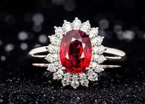 不妨根据自己的生肖和五行来戴,还能助长运势和财势