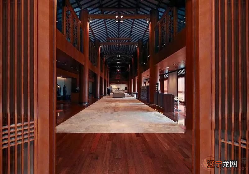 【李向东】房门正对着下滑室内楼梯，运程泄万里！