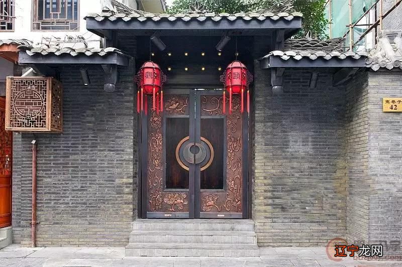 【李向东】房门正对着下滑室内楼梯，运程泄万里！