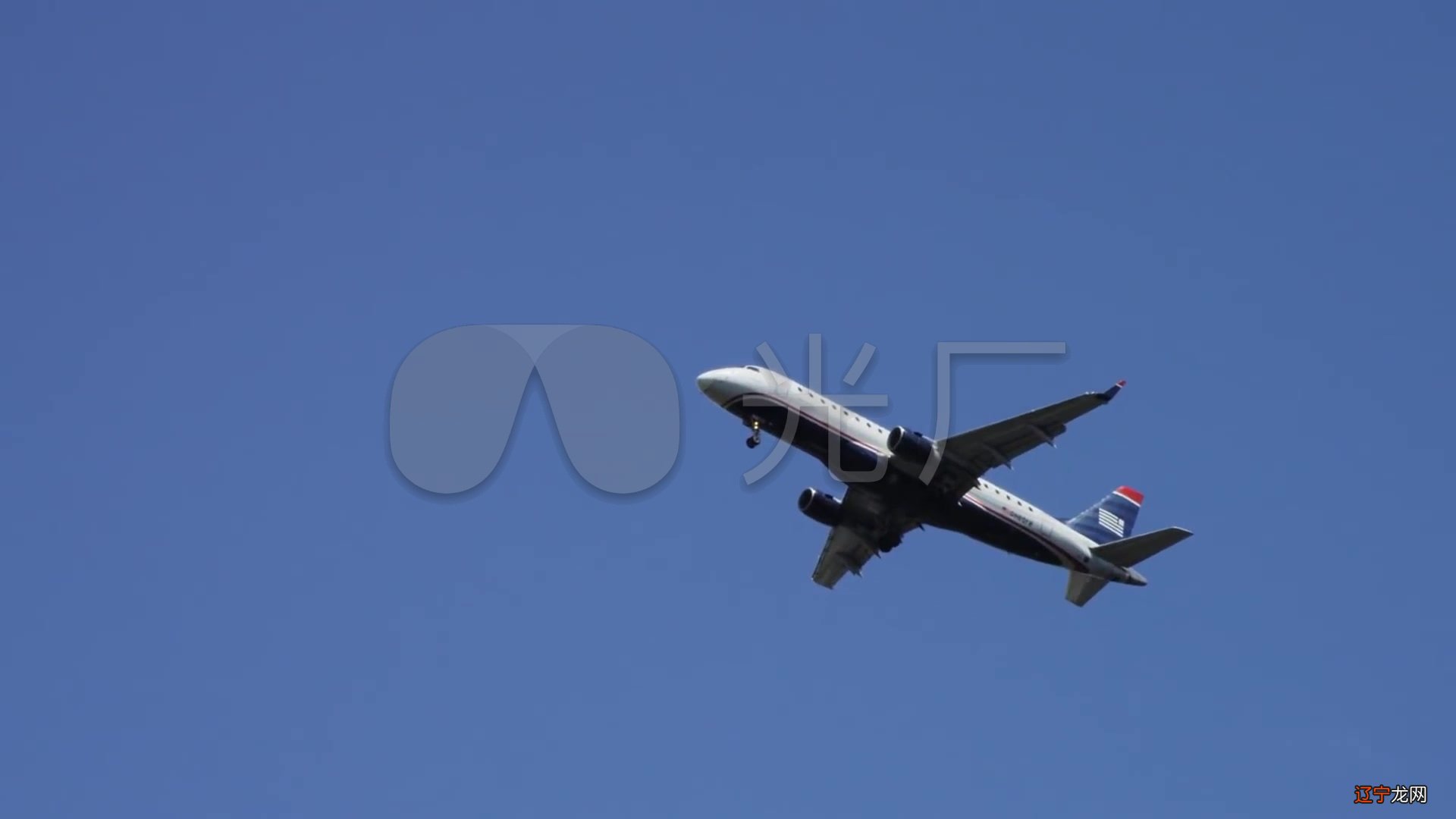 外一首 王槐:飞机在天上飞(图)