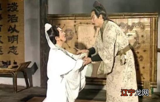 三国历史上有一个人并非术士也不用,一生有四次神预言