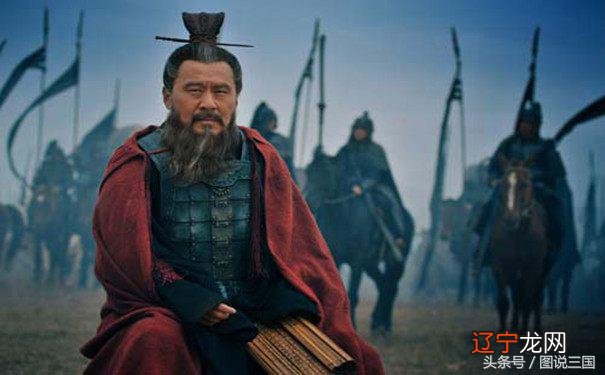 三国历史上有一个人并非术士也不用,一生有四次神预言
