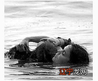 梦见自己掉河里,后被别人救上来,是什么意思