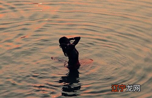 命带风水堂:命带沐浴者命理特征