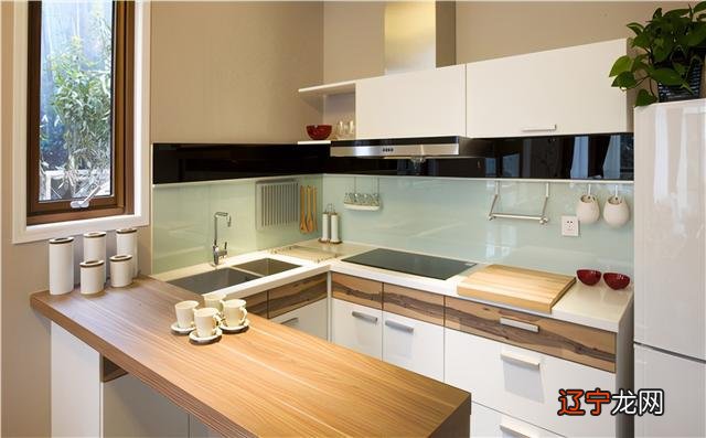 厨房不是为您的厨房装饰和橱柜增添色彩的对比