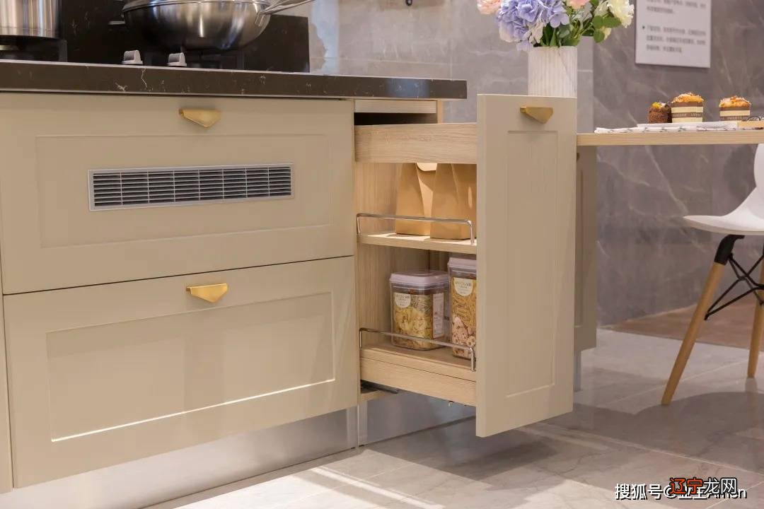 厨房不是为您的厨房装饰和橱柜增添色彩的对比