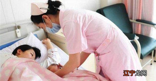 爸爸姓万,给儿子取了一个名字,妈妈喊了几声后,顿时难堪