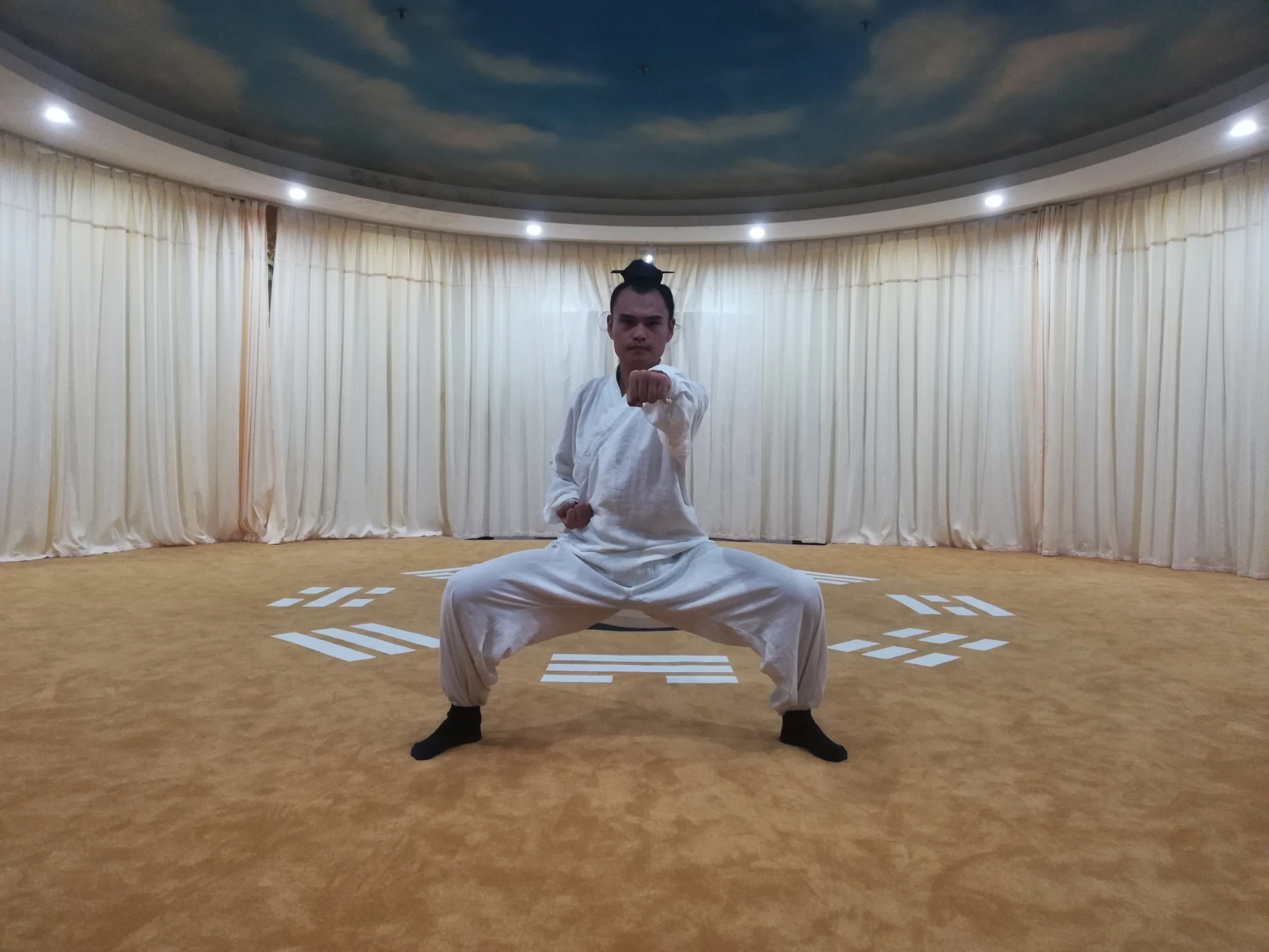 外八字马步怎么站,正确的姿势,最好有图,谢谢啦