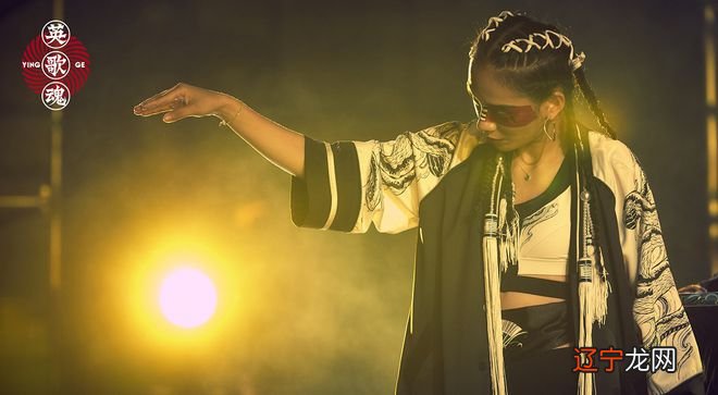 舞台上的莫绮雯